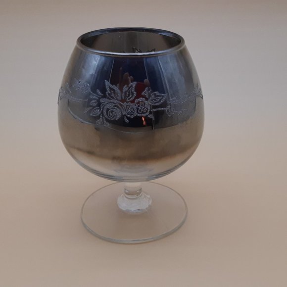 Two Mirrored Wine Glasses or Chalices - Picture 9 of 11